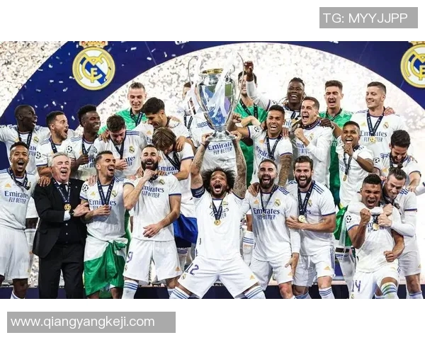 足球明星佩戴什么样的帽子更显时尚魅力与个性风格