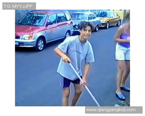 可爱足球明星图片背景展现运动魅力与青春活力的完美结合